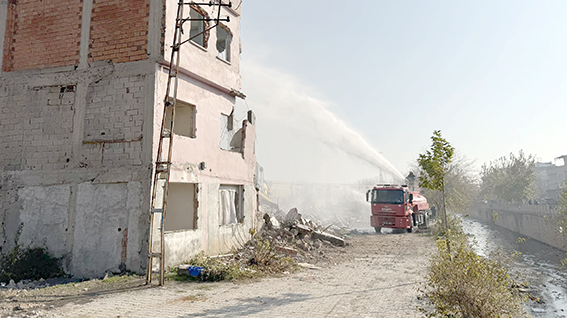 KENTSEL DÖNÜŞÜM KAPSAMINDA 74 BİNA YIKILDI