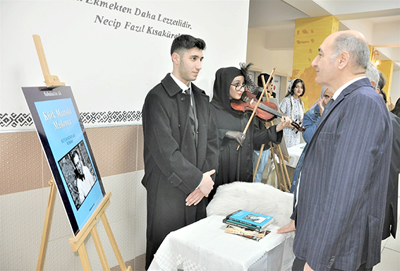 ÖĞRENCİLERDEN ‘ROMAN KAHRAMANLARI’ ETKİNLİĞİ