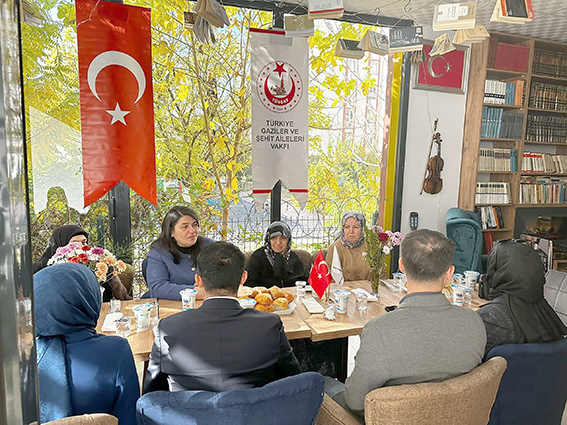 ŞEHİT AİLELERİ VE GAZİLER YEMEKTE BULUŞTU