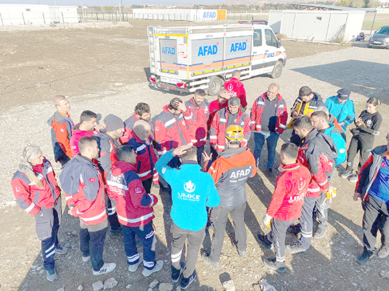 UMKE EKİBİNE ARAMA KURTARMA EĞİTİMİ