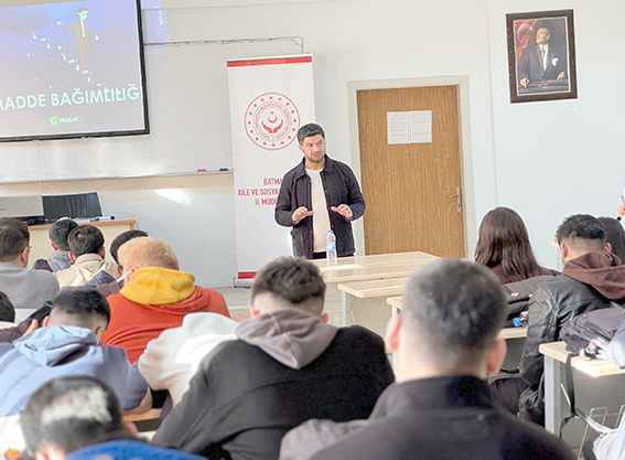 YURTLARDA ÖĞRENCİLERE BAĞIMLILIKLA MÜCADELE EĞİTİMİ