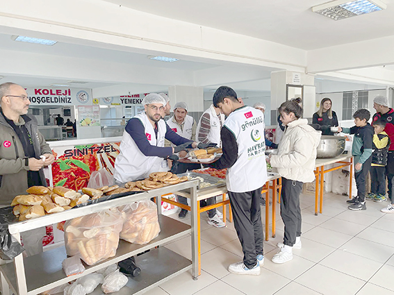 YÜZLERCE YETİM AİLE KAHVALTIDA BULUŞTU