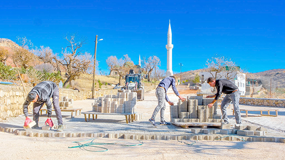 BECİRMAN’A 3 BİN METREKARE PARKE TAŞI