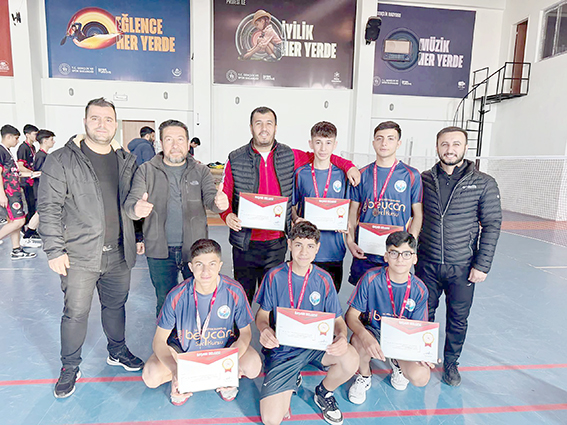 BADMİNTONDA İL ŞAMPİYONU VEYSEL KARANİ