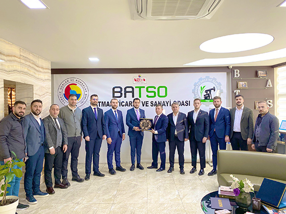 BAŞKAN DEMİR’DEN MÜSİAD HEYETİNE PLAKETLİ TEŞEKKÜR