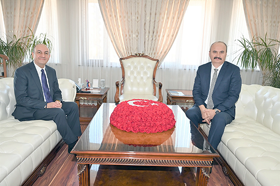 BÜYÜKELÇİ ÇAKIL’DAN VALİ CANALP’A NEZAKET ZİYARETİ