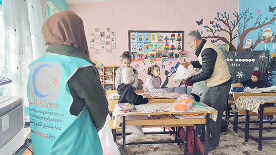 CANSUYU DERNEĞİ, SOĞUK KIŞ GÜNLERİNDE YARDIM ELİ UZATIYOR