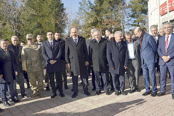 ÇİFTÇİLERE 5 BİN 250 ÜZÜM FİDANI DAĞITILDI