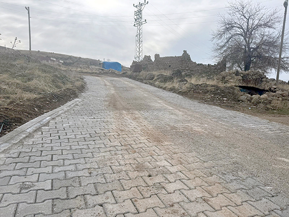 GÜLLÜCE’YE PARKE TAŞI DÖŞEME TAMAMLANDI