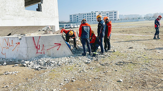 İTFAİYE PERSONELİNE DEPREM EĞİTİMİ