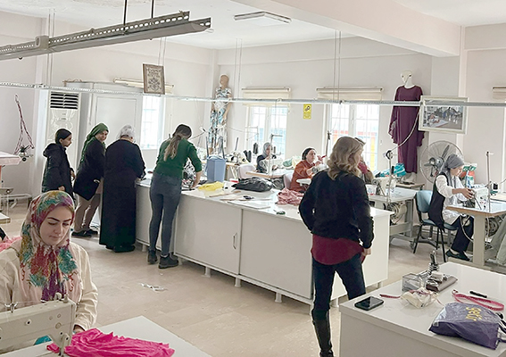 KADINLAR, BİL-MEK KURSLARIYLA İŞ HAYATINA ATILIYOR