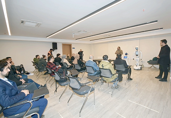 ÖĞRETMENLERE ROBOT EĞİTİMİ VERİLDİ