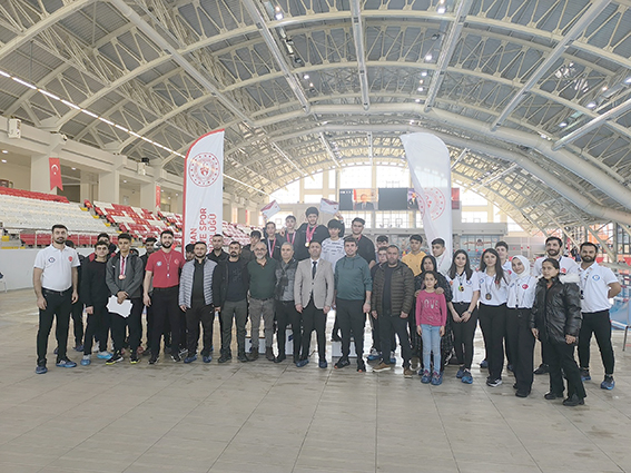 OLİMPİK YÜZME HAVUZUNDA ŞAMPİYONLUK MÜCADELESİ