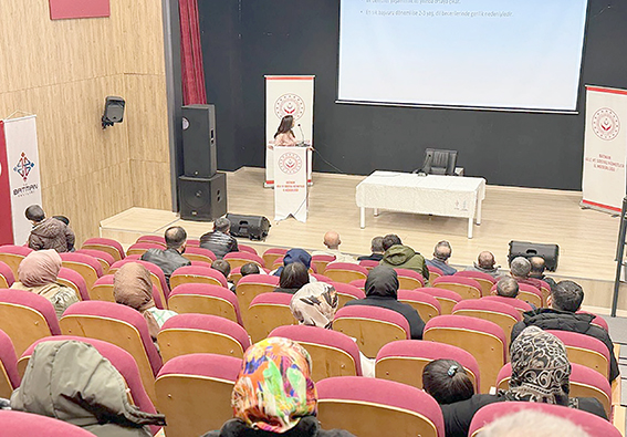 OTİZMLİ BİREYLERİN AİLELERİNE YÖNELİK SEMİNER DÜZENLENDİ