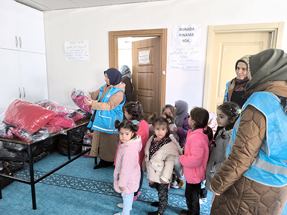 TDV’DEN ÖĞRENCİLERE BOT VE MONT DESTEĞİ