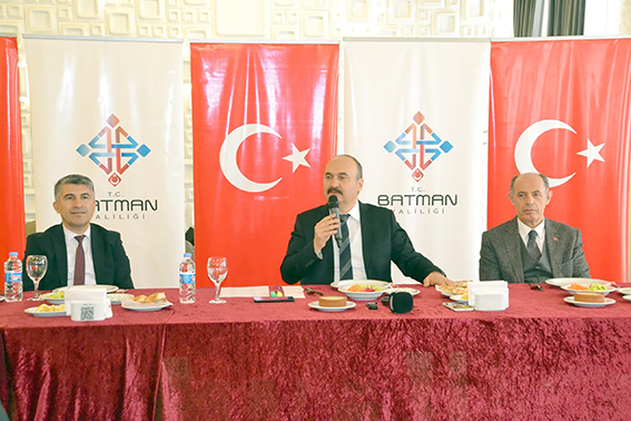 VALİ CANALP “GAZETECİLER TOPLUMUN VİCDANIDIR”