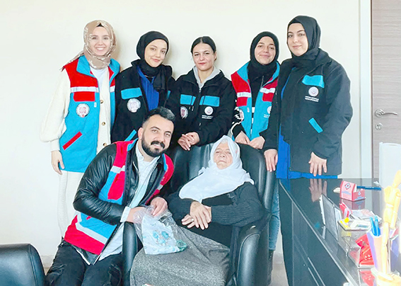 VEFA PERSONELLERİ HUZUREVİ SAKİNLERİYLE BULUŞTU