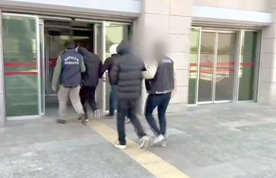 ARAÇTA 11 KİLO SKUNK ELE GEÇİRİLDİ