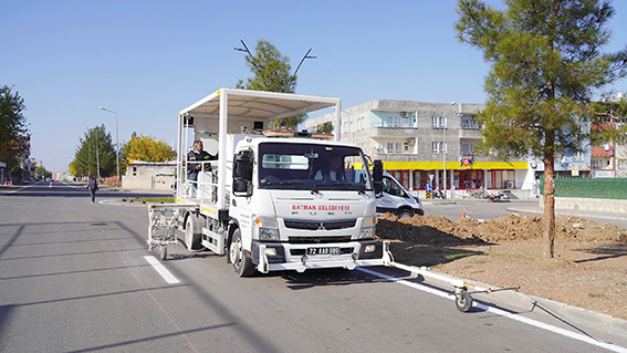 YOL ÇİZGİLERİ YENİLENDİ