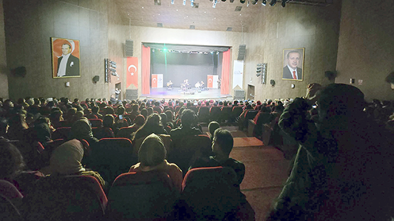 HALK KONSERİNE BÜYÜK İLGİ