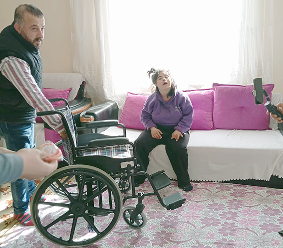AYŞE’YE TEKERLEKLİ SANDALYE DESTEĞİ