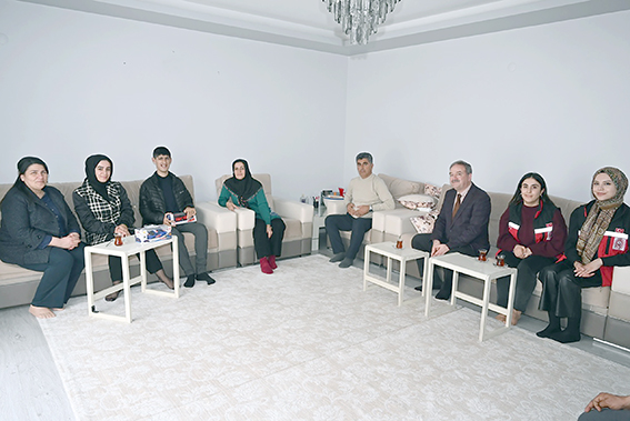 BAYAN CANALP’TAN AİLE ZİYARETİ