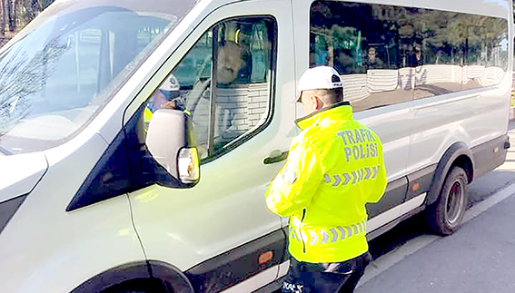 BEŞİRİ’DE OKUL ÇEVRELERİ VE SERVİS ARAÇLARI DENETLENDİ