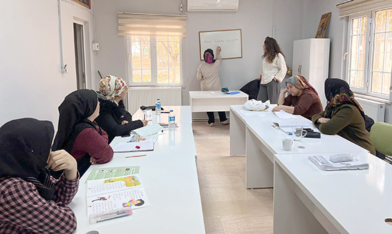 EĞİTİMLE GÜÇLENEN KADINLARIN İLK ADRESİ: BİL-MEK