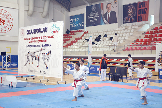 KARATE GRUP MÜSABAKALARINDA 18 İL AĞIRLANDI