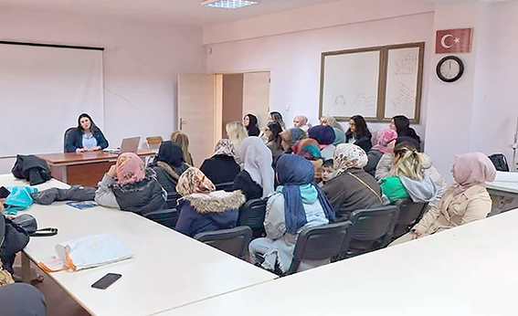 MAHALLELİ KADINLAR ÖĞRENİYOR, BİLİNÇLİ AİLELER YETİŞİYOR