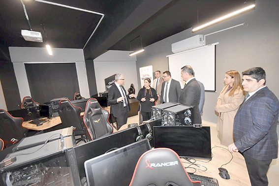 MÜDÜR CİĞER, GÜZEL SANATLAR LİSESİNİ GEZDİ