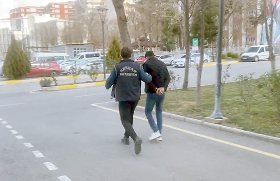 25 GRAM KANNABİNOİD MADDESİ ELE GEÇİRİLDİ