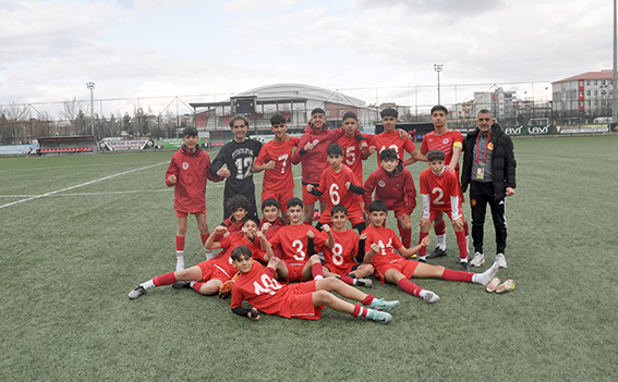 PETROLSPOR U14 TAKIMI ŞAMPİYONLUĞA GÖZ KIRPTI