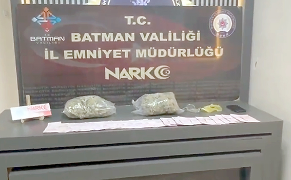 DURDURULAN ARAÇTA UYUŞTURUCU ELE GEÇİRİLDİ