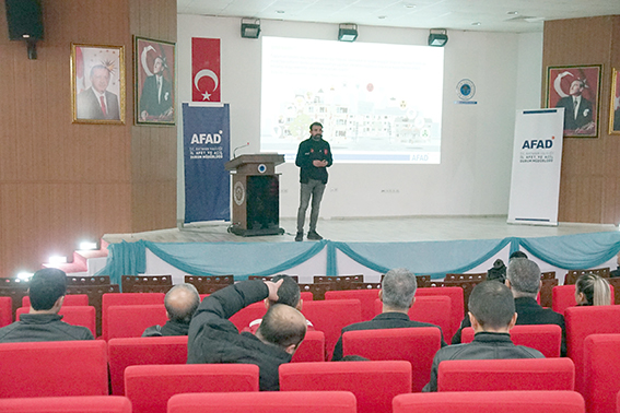 ÜNİVERSİTE PERSONELİNE ‘AFET FARKINDALIK’ EĞİTİMİ VERİLDİ