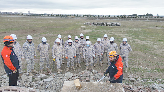 ÜS KOMUTANLIĞI PERSONELİNE ARAMA-KURTARMA EĞİTİMİ