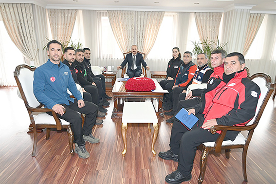 VALİ CANALP’A DEPREM YIL DÖNÜMÜ ZİYARETİ 