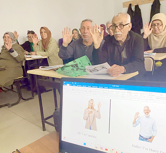 60 YAŞ ÜSTÜ BİREYLERE İNGİLİZCE EĞİTİM FIRSATI