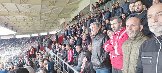 BÖLGE MÜDÜRÜ KARATAŞ’TAN PETROLSPOR’A DESTEK