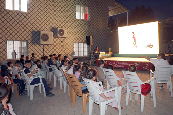 BÜYÜKLER İFTAR YAPTI, MİNİKLER EĞLENDİ