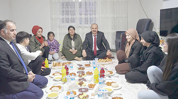 CANALP AİLESİ, KALKAN AİLESİNİN İFTAR SOFRASINA KONUK OLDU