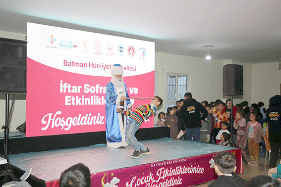 ÇOCUKLAR HEM EĞLENİYOR HEM DE GÜZEL ANILAR BİRİKTİRİYOR