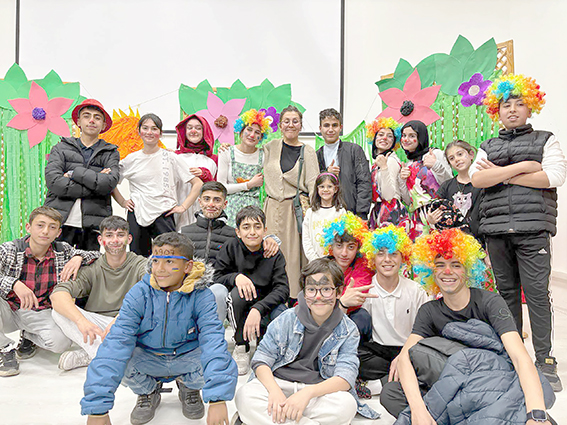 ÇOCUKLAR TİYATRO İLE EĞLENDİ VE ÖĞRENDİ