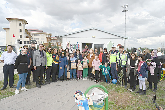 DOWN SENDROMLU MELEKLER, GÖNÜLLERİNCE EĞLENDİ