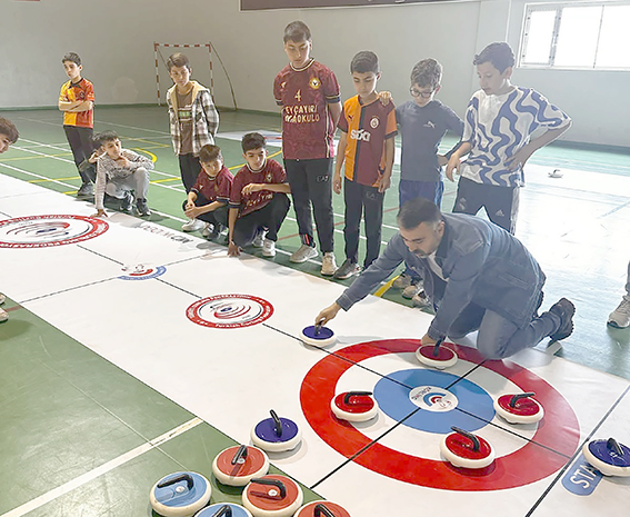 FLOOR CURLİNG KÜÇÜKLERDE FATİH ŞAMPİYON OLDU