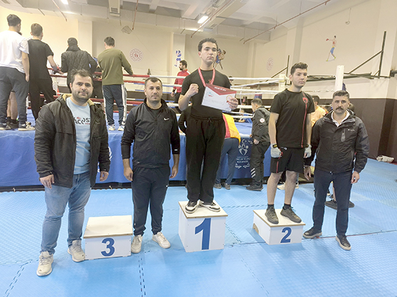 GENÇLER BOKS RİNGİNİ SALLADI