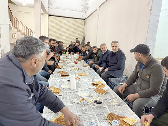 SAHURDA HAL ESNAFINI DİNLEDİ