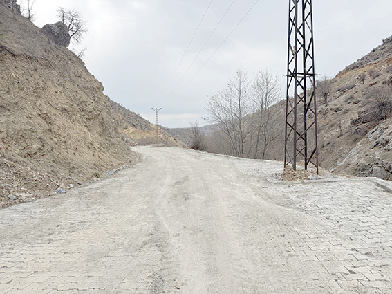 İNİŞLİ KÖYÜNE PARKE TAŞI