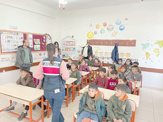 JANDARMADAN ÖĞRENCİLERE GÜVENLİK VE FARKINDALIK EĞİTİMİ