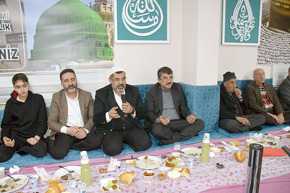 NASIROĞLU KUR’AN KURSU’NDA İFTARINI AÇTI